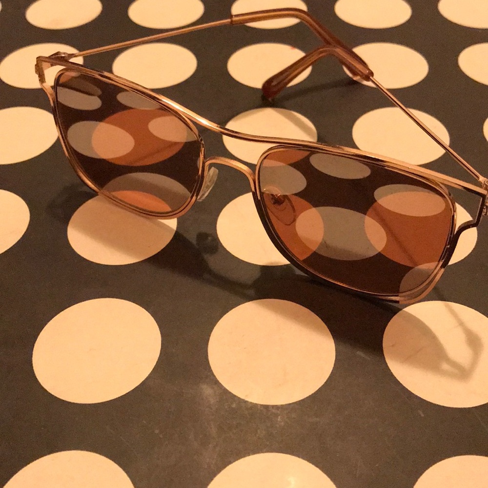 Pink reflective sunglasses